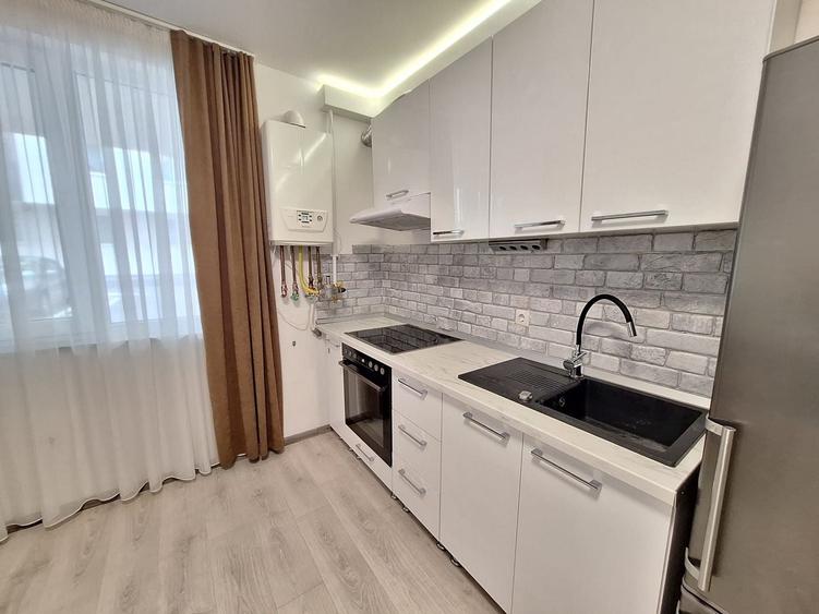Apartament cu 3 camere semidecomandat în Florești