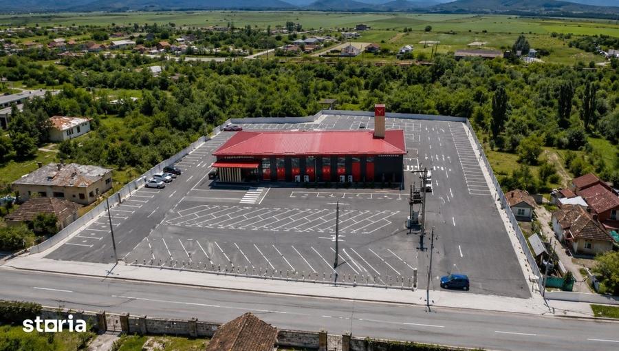 Spațiu comercial, de 1,000 mp, în Central