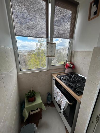 Apartament cu 3 camere semidecomandat în Drumul Taberei