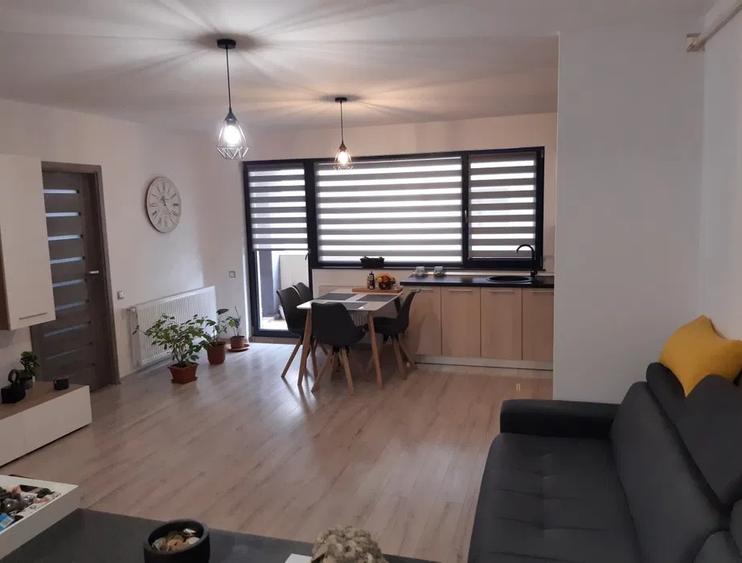 Apartament cu 2 camere semidecomandat, mobilat în Florești — fotografia 1