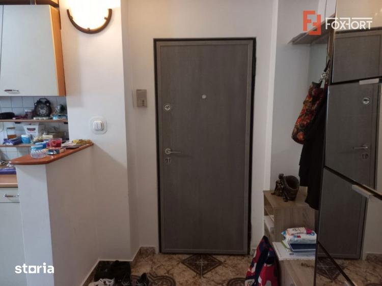Apartament cu 4 camere semidecomandat, mobilat în Lipovei