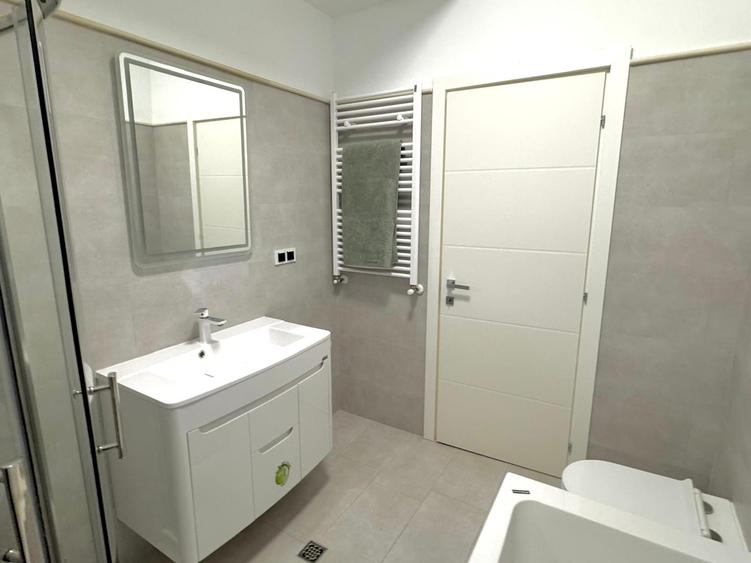 Apartament cu 3 camere decomandat în Dămăroaia