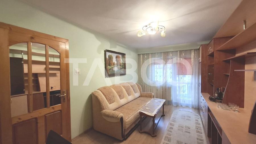 Apartament cu 3 camere decomandat, mobilat în Valea Aurie