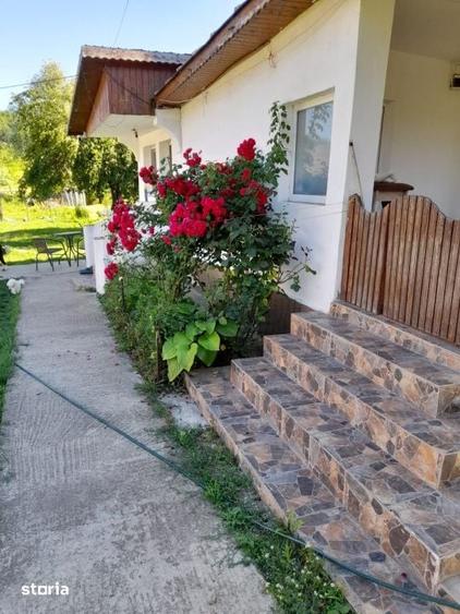 Casă cu 2 camere cu Teren 1800 Mp în Central