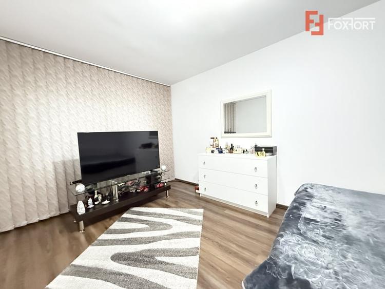 Apartament cu 3 camere decomandat în Lipovei