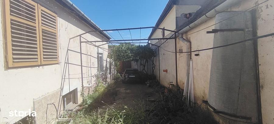 Casă cu 5 camere cu Teren 1220 Mp în Nord