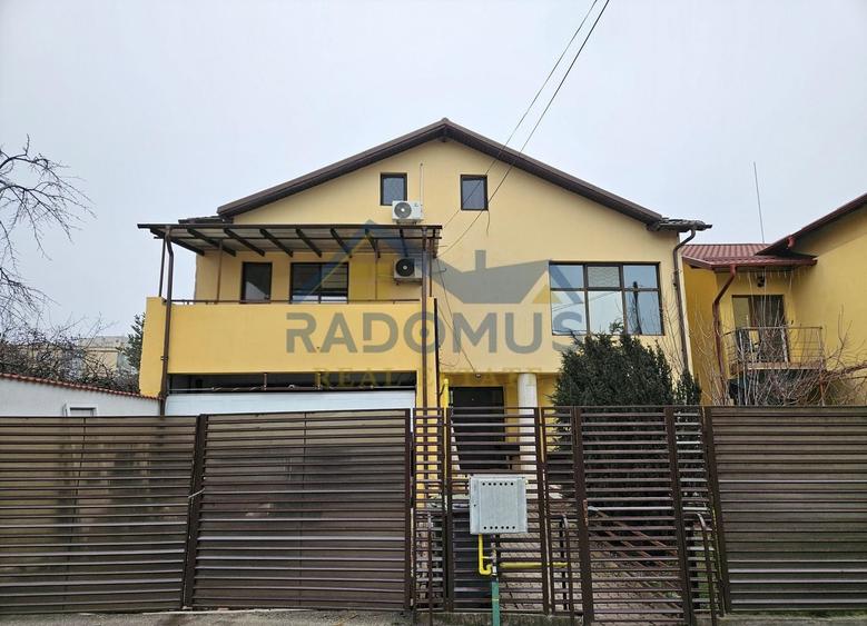 Casă individuală cu 8 camere cu Canalizare în Republicii