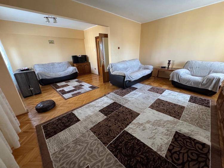 Apartament cu 3 camere decomandat în Inel II