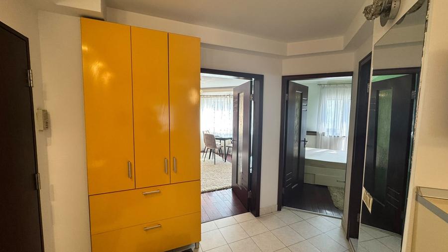 Apartament cu 3 camere decomandat în Decebal