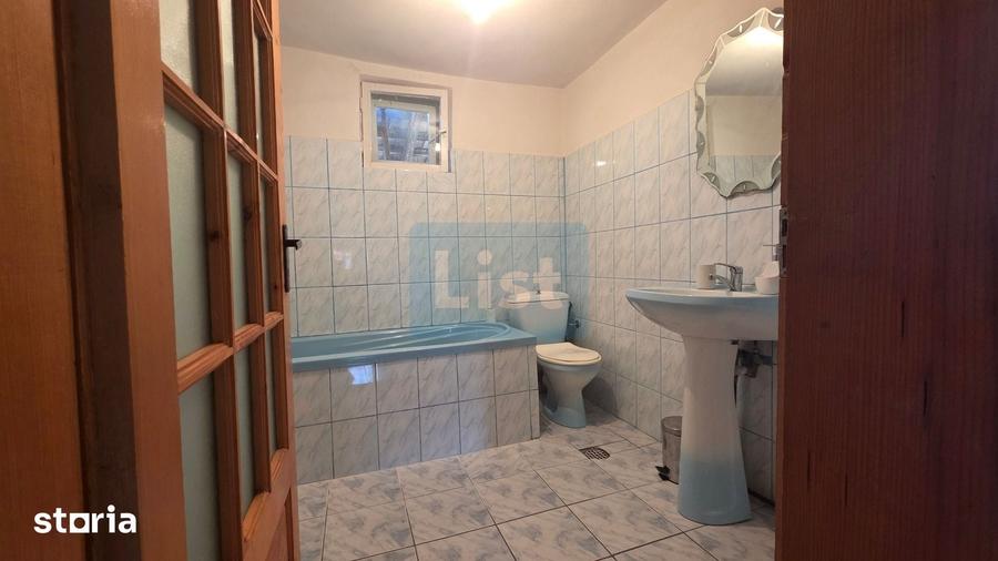 Casă cu 6 camere cu Teren 750 Mp în Schela