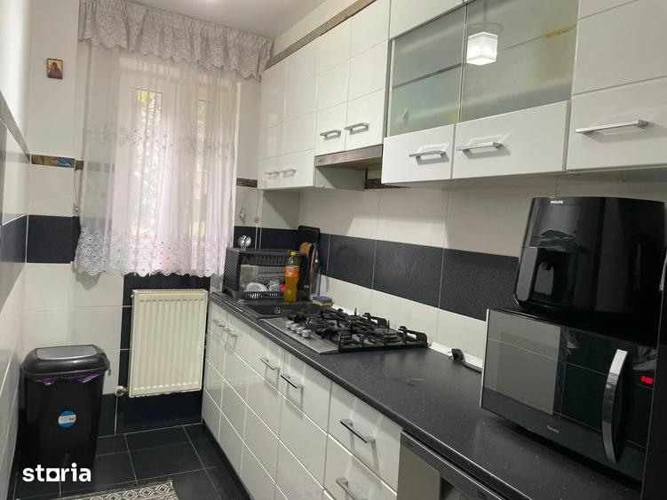 Apartament cu 3 camere semidecomandat în Sud