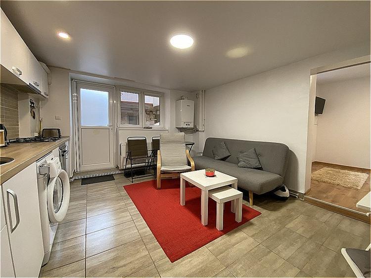 Apartament cu 2 camere semidecomandat, mobilat în Ultracentral
