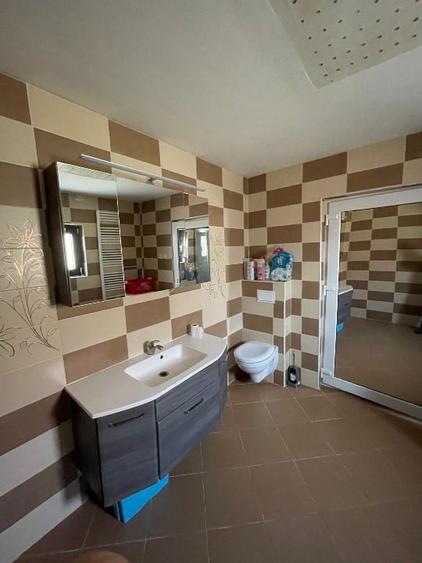 Casă individuală cu 5 camere cu Canalizare în Vânători