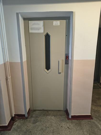 Apartament cu 3 camere decomandat, mobilat în