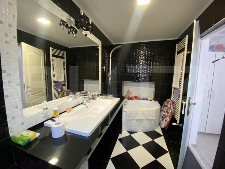 Duplex cu 6 camere cu Canalizare în Unirea