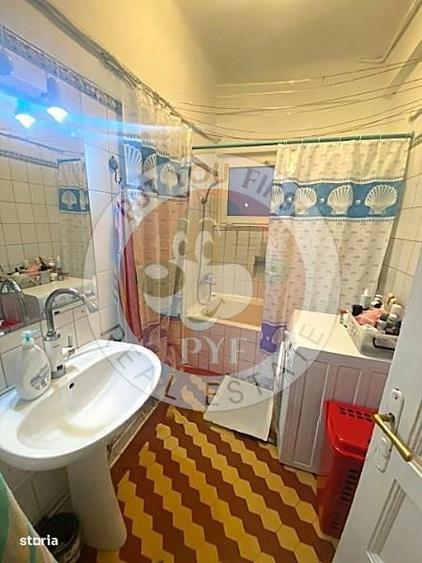 Apartament cu 3 camere semidecomandat în Universitate