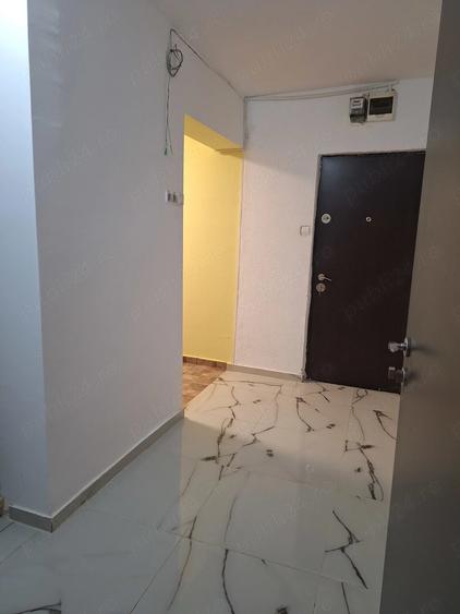 Garsonieră decomandată în Girocului