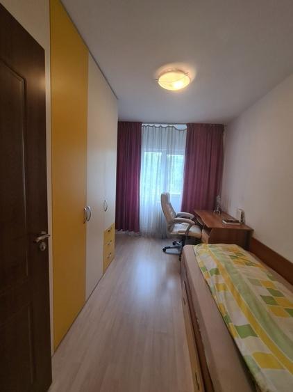 Apartament cu 3 camere decomandat în Cantacuzino