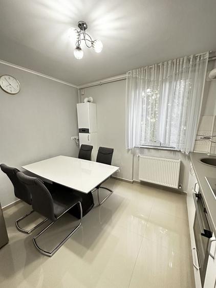 Apartament cu 2 camere decomandat în UTA