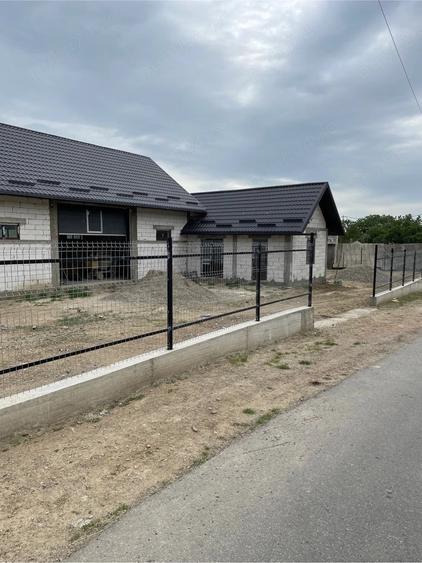 Spațiu comercial, de 215 mp, în Arămoaia