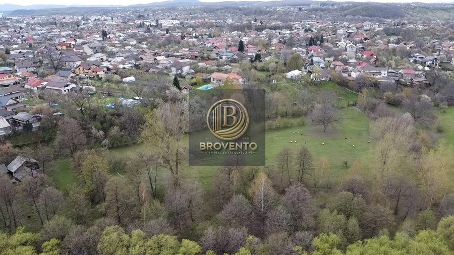 Casă individuală cu 12 camere cu Canalizare în Central