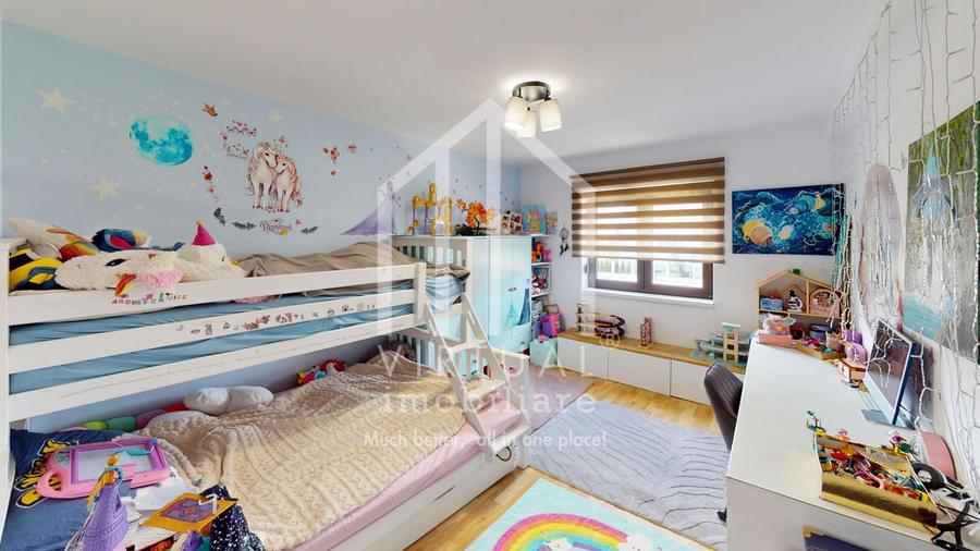 Duplex cu 5 camere cu Canalizare în Cristian