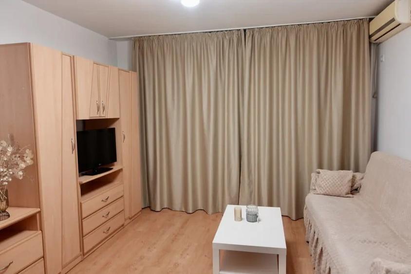 Apartament cu 3 camere semidecomandat în Nord