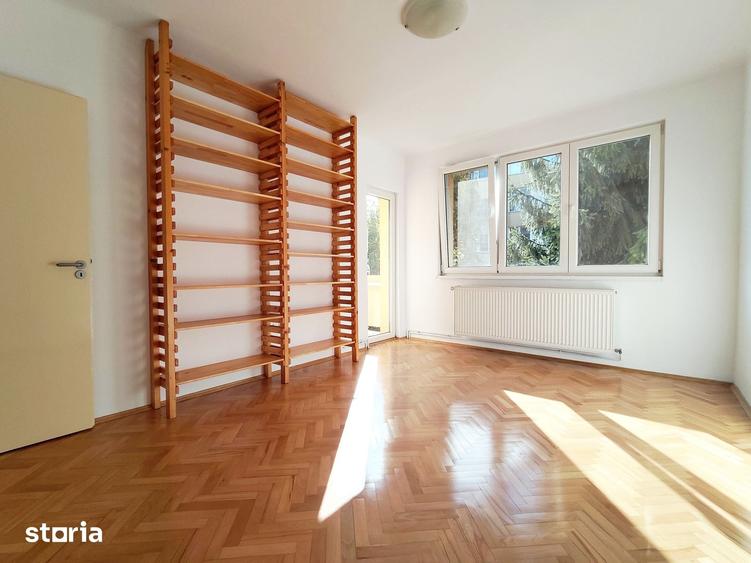 Apartament cu 4 camere în Plopilor