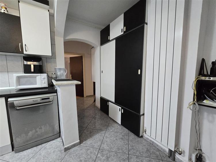 Apartament cu 4 camere decomandat, mobilat în Răcădău