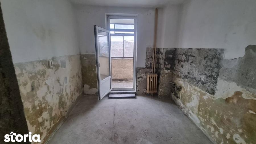 Apartament cu 3 camere decomandat în Decebal