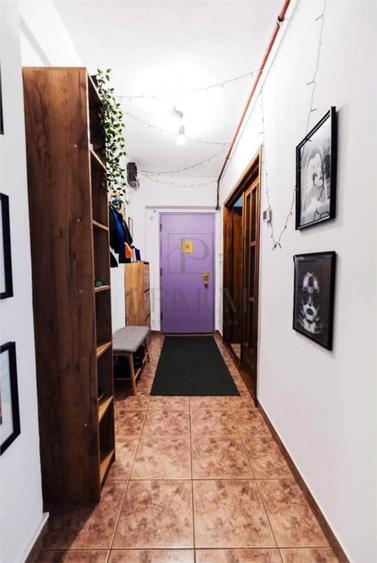 Apartament cu 4 camere decomandat în Central