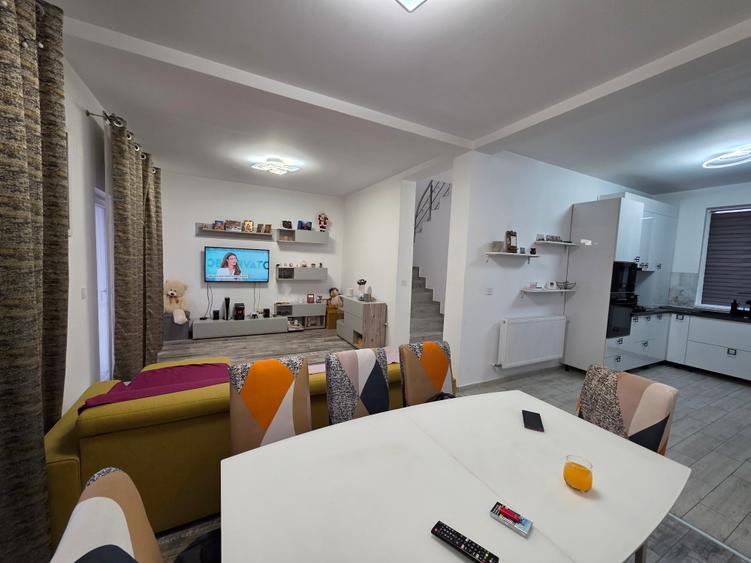 Duplex cu 4 camere cu Teren 174 Mp în Central