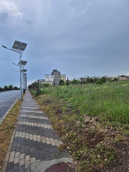 Teren Construcții intravilan de 333 mp, în Est