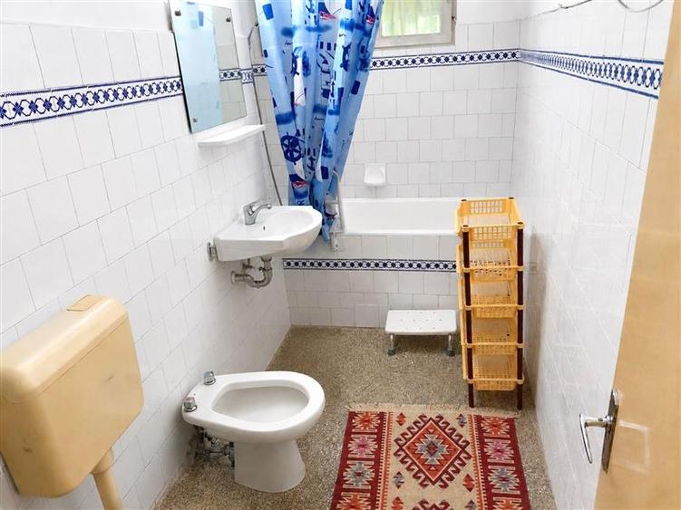 Apartament cu 4 camere decomandat, mobilat în Republicii