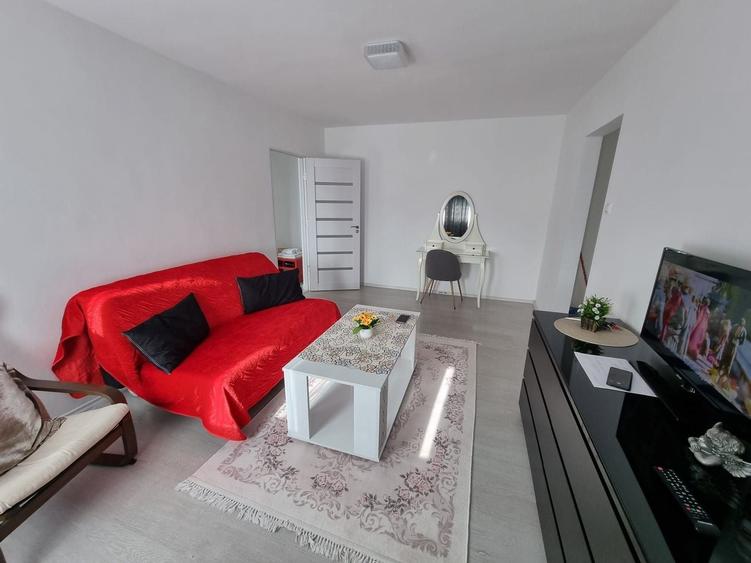 Apartament cu 2 camere semidecomandat, mobilat în Titan
