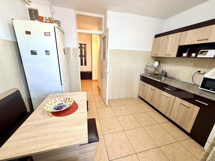 Apartament cu 3 camere decomandat, mobilat în Cetate