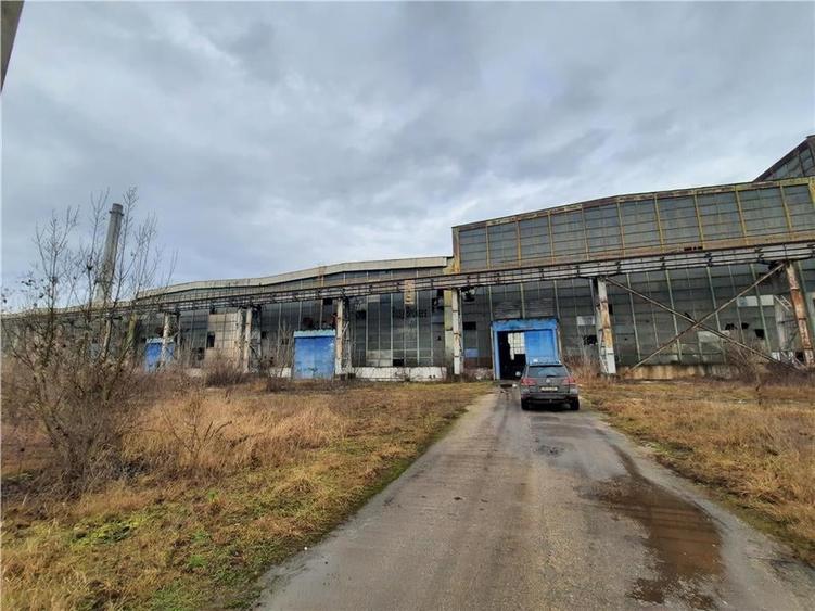 Spațiu industrial, de 10,000 mp, în Central