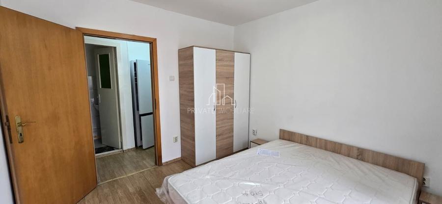 Apartament cu 3 camere decomandat în Est