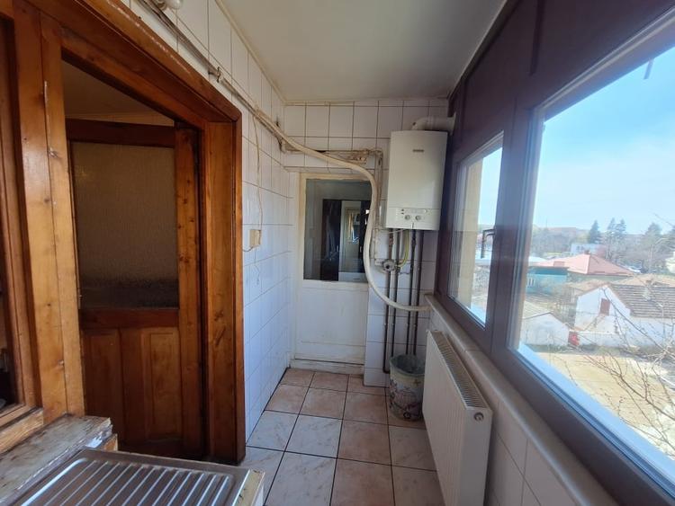 Apartament cu 3 camere decomandat, mobilat în Lipovei