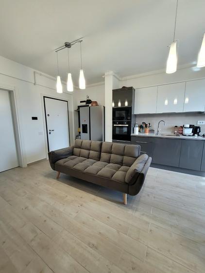 Apartament cu 3 camere semidecomandat în Central