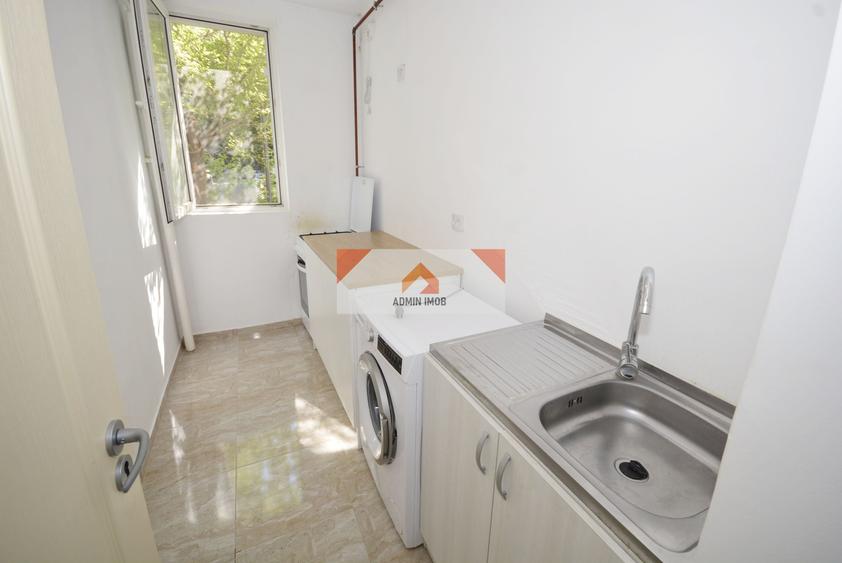 Apartament cu 3 camere semidecomandat în Drumul Taberei