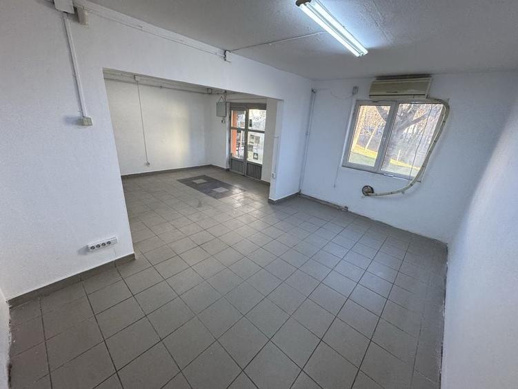 Spațiu comercial, de 40 mp, în Stana