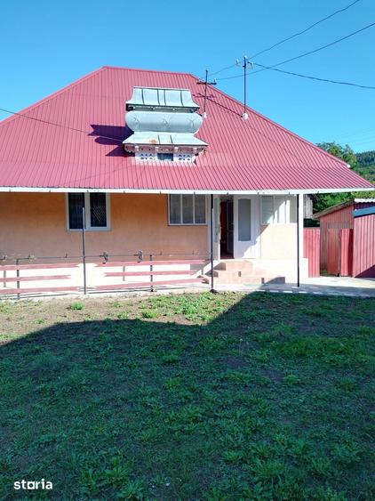 Casă cu 2 camere cu Teren 1300 Mp în Crăcăoani