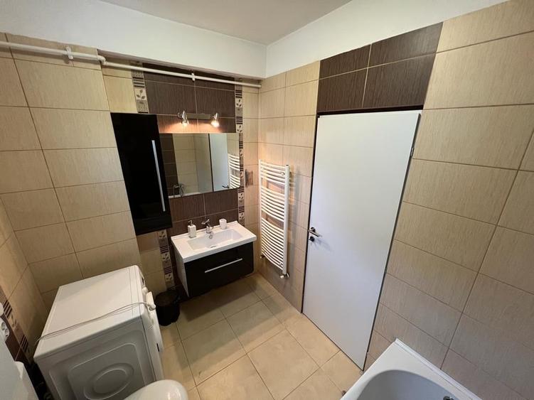 Apartament cu 2 camere decomandat, mobilat în Decebal