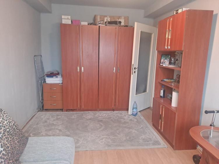 Garsonieră decomandată în Rogerius