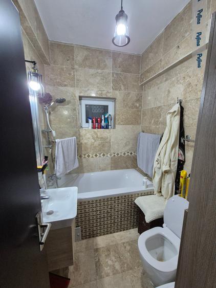 Apartament cu 4 camere semidecomandat în Universitate