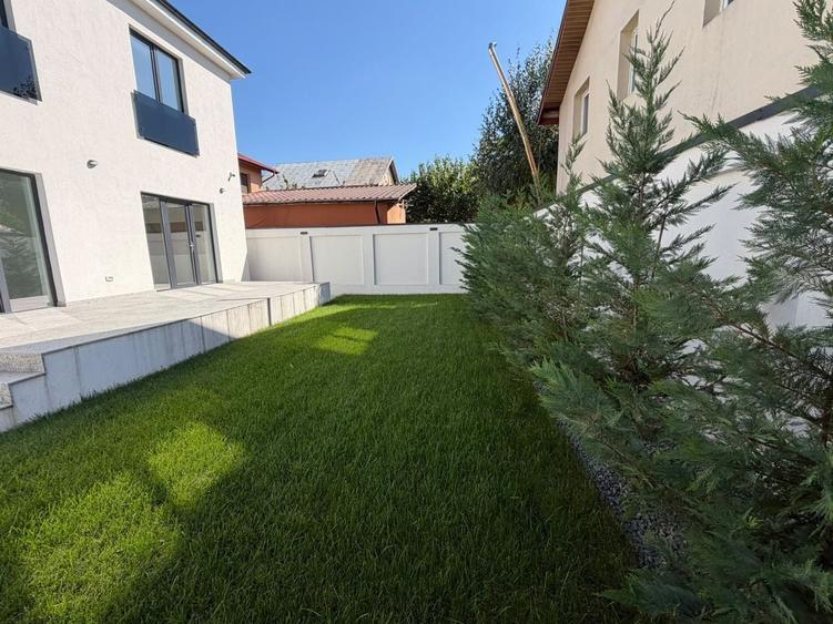 Casă individuală cu 5 camere cu Canalizare în Pipera