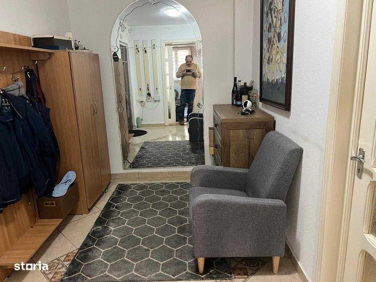 Apartament cu 3 camere decomandat în Letea Veche