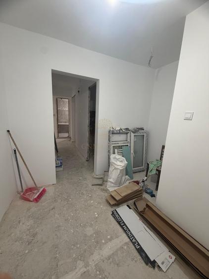 Apartament cu 3 camere decomandat în Berceni