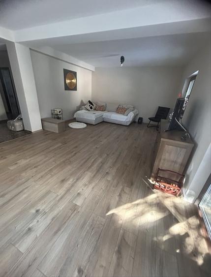 Casă cu 4 camere în Roșu